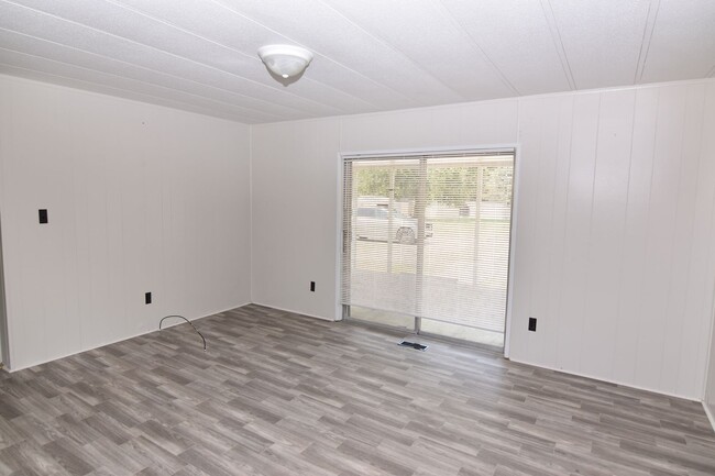 Building Photo - Spacious & Updated Double-Wide Home on a L...