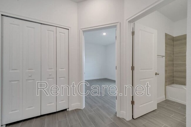 Building Photo - 1600 Cumin Dr