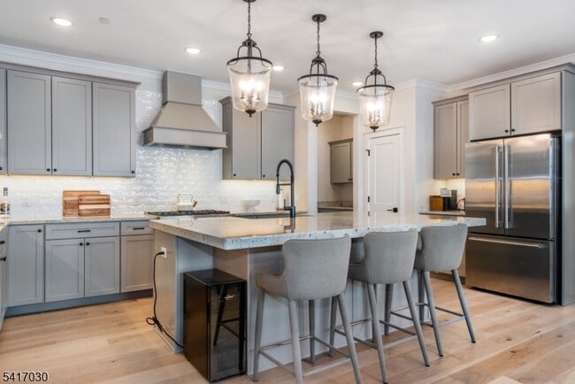 Building Photo - 37 Hillandale Dr