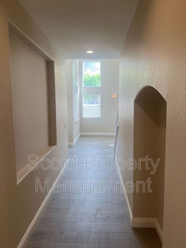 Building Photo - 33309 Morning View Dr