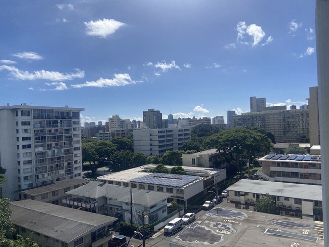 Building Photo - Remodeled 1 bedroom 1 bath in Punahou/Wild...