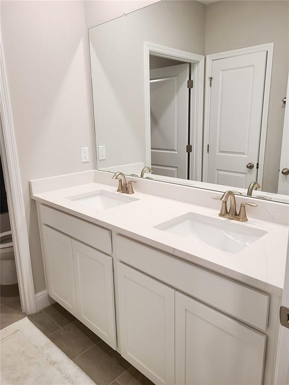 Building Photo - 2518 Warren Acrs Blvd