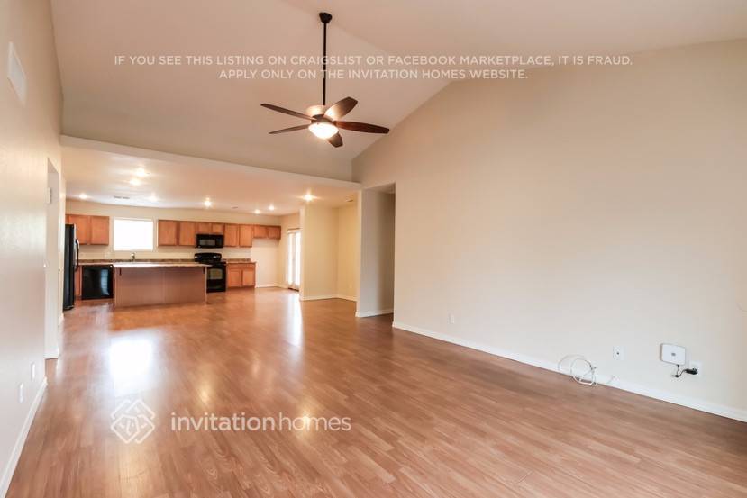 Building Photo - 2551 E Diamond Cir