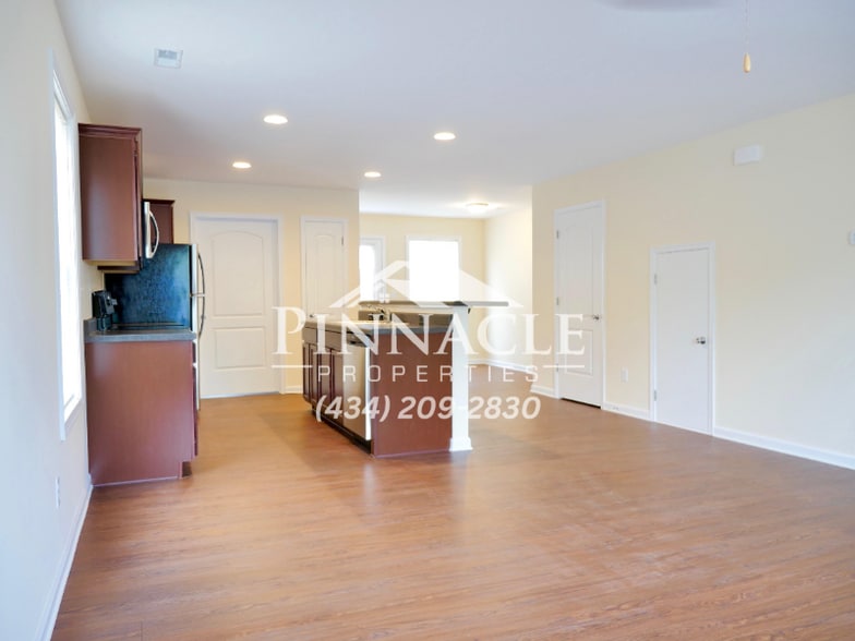 Primary Photo - 747 Old Graves Mill Rd