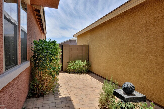 Building Photo - 4351 E Selena Dr