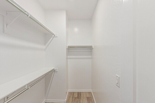 Building Photo - 19874 W Devonshire Ave