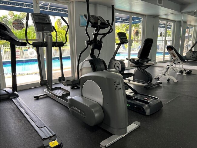 Building Photo - 1740 NW N River Dr