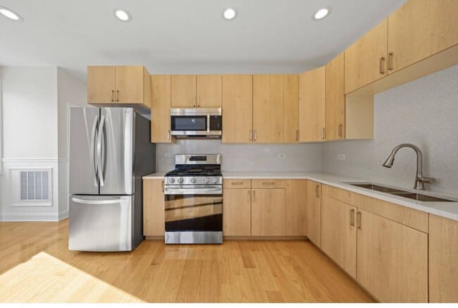 Building Photo - 2811 W Jackson Blvd