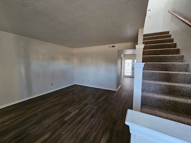 Building Photo - Two-Story Townhome w/ Over 1000 sqft! Avail NOW!