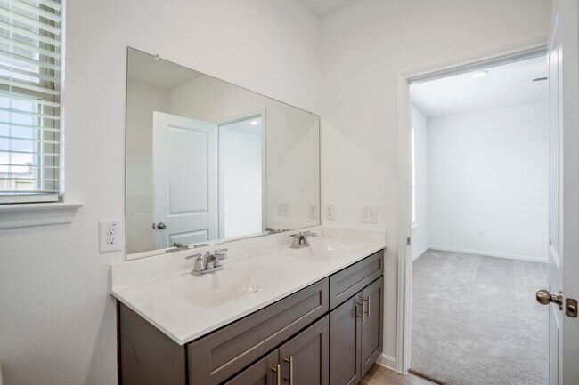 Building Photo - 16915 Elm Grove Rd