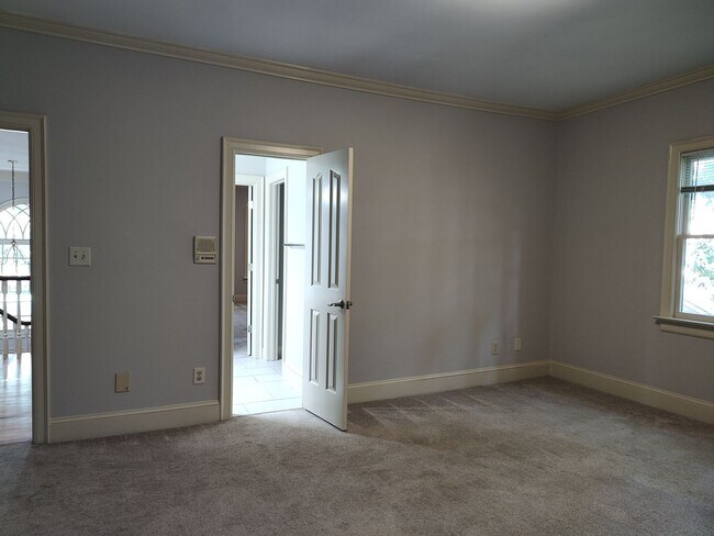Building Photo - Stunning home located in the Popular Piper Glenn Community!