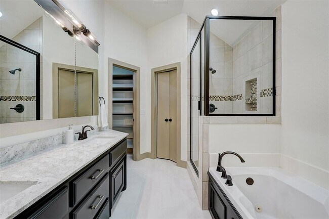 Building Photo - 3616 Burlington Dr