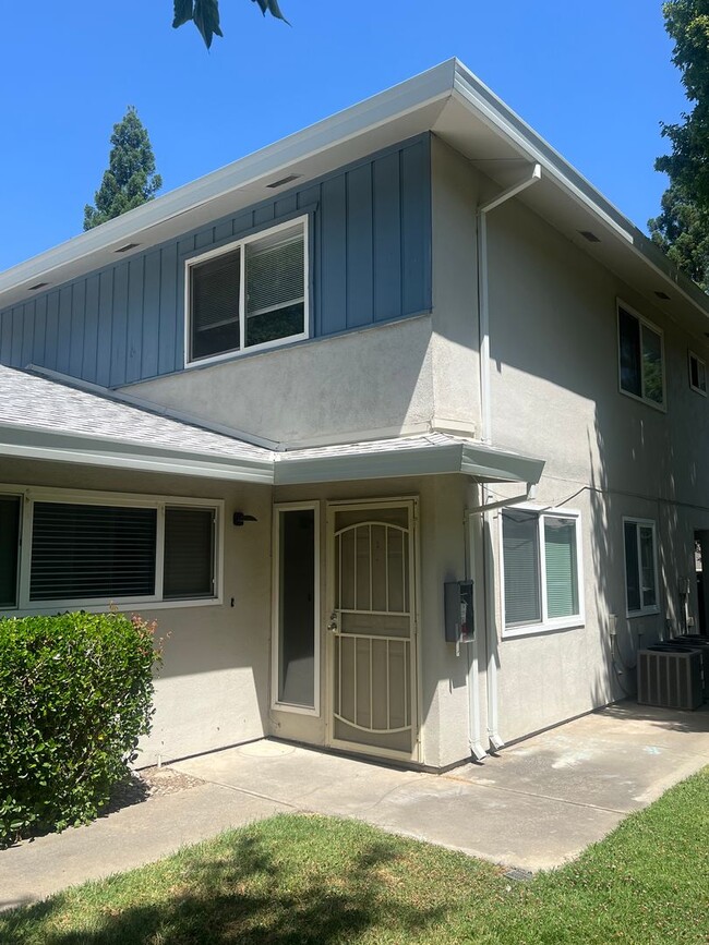 Primary Photo - PRICE REDUCED!! UPDATED 2 BEDROOM CONDO!!