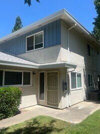 Building Photo - UPDATED 2 BEDROOM CONDO!!