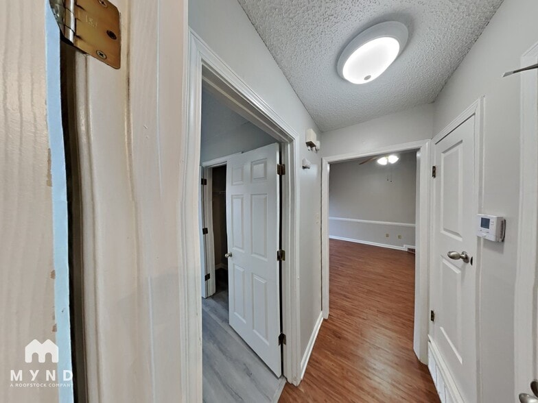 Building Photo - 7153 Kimlee Cove