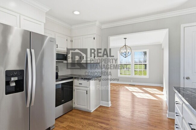 Building Photo - 1246 S Russell St