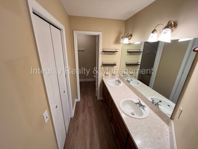 Building Photo - 3 bed/ 2 bath in Middleburg FL