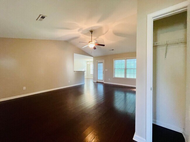 Building Photo - 1404 Abberbury Dr