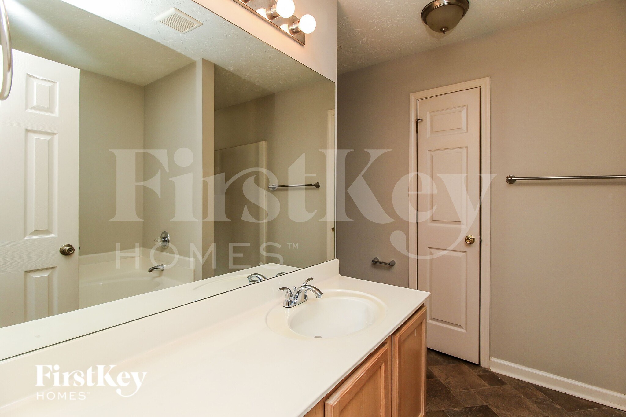 Building Photo - 7046 Setters Way