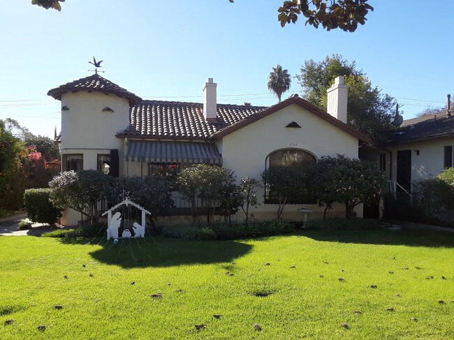 1500 sq.ft. Duplex with two car garage - 1966 E Washington Blvd