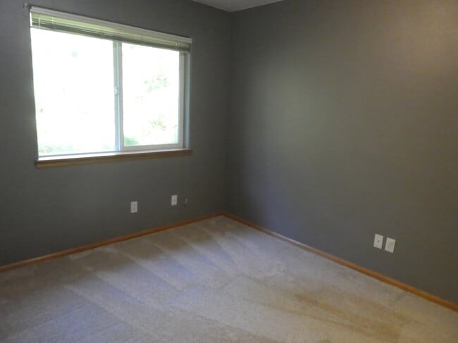 Building Photo - 15455 SW Kirby Ln
