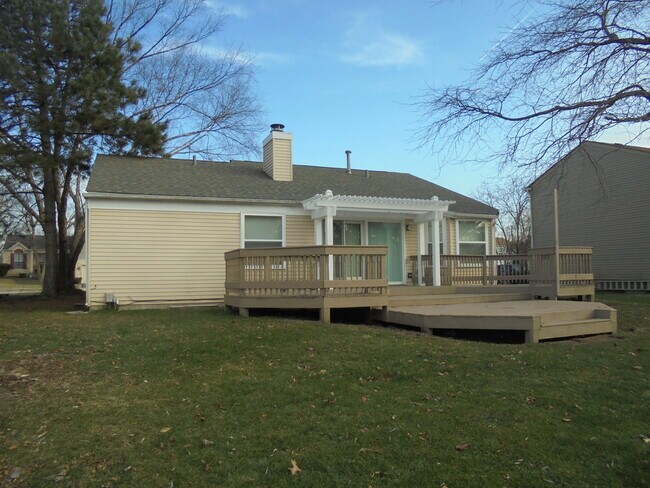 Building Photo - 1534 St Andrews Cir