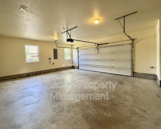 Building Photo - 2485 Meridian Dr