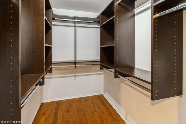 Building Photo - 700 Perrie Dr