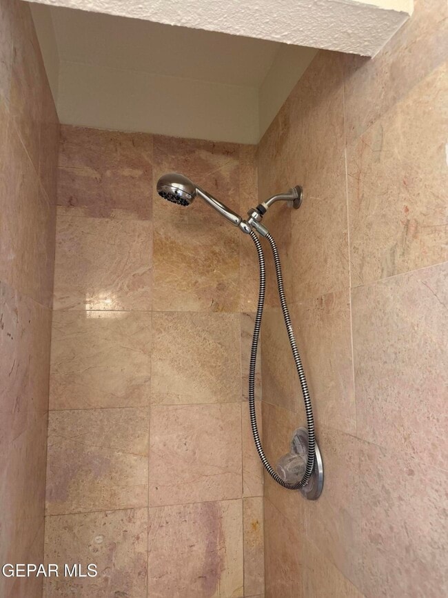 Building Photo - 8916 Leo St