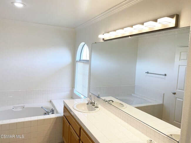 Building Photo - 1420 Sapphire Dragon St