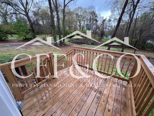 Building Photo - Spacious 3 Bed / 2 Bath Home – District 7, Spartanburg