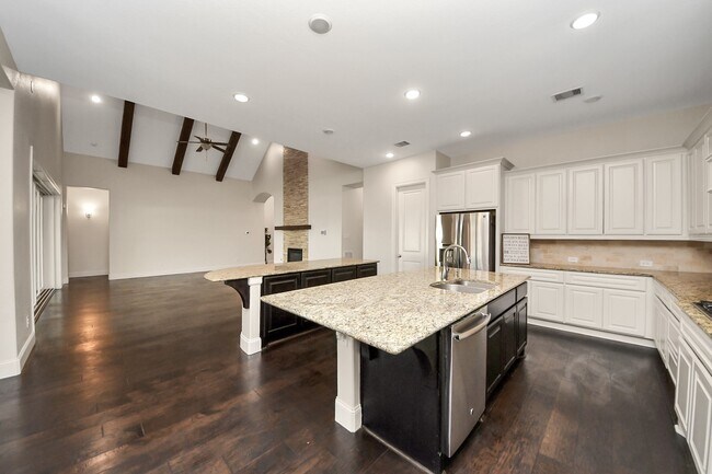 Building Photo - 9814 Carver Dr