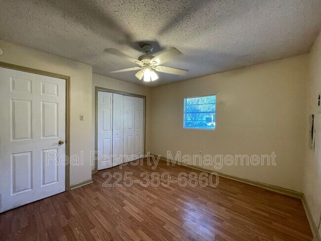 Building Photo - 1208 N Willow Ave