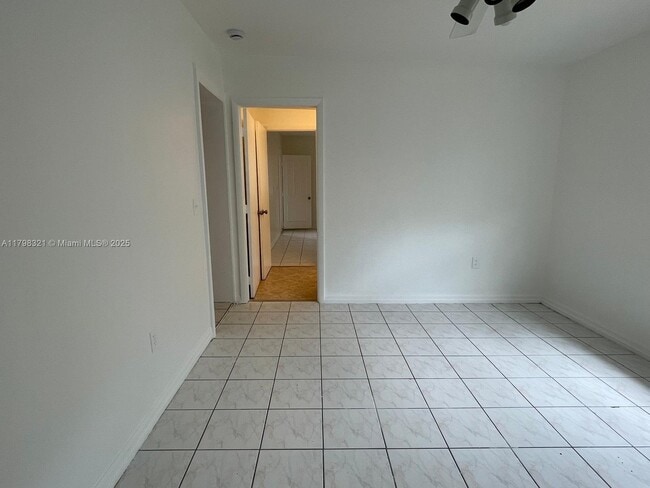 Building Photo - 4420 NW 60th St