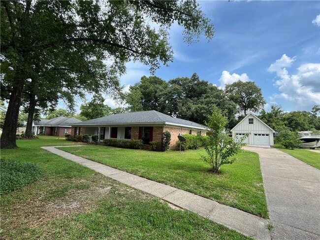 Building Photo - 562 Barcelona Dr