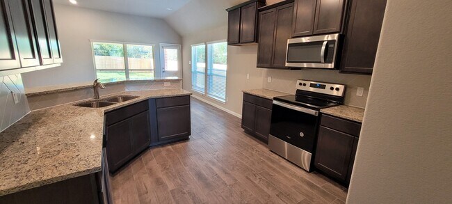 Building Photo - 419 Lazy Ln