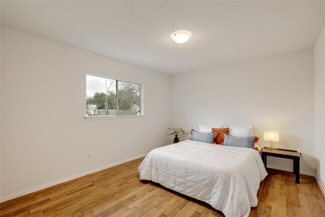 Building Photo - 4505 Clarno Dr
