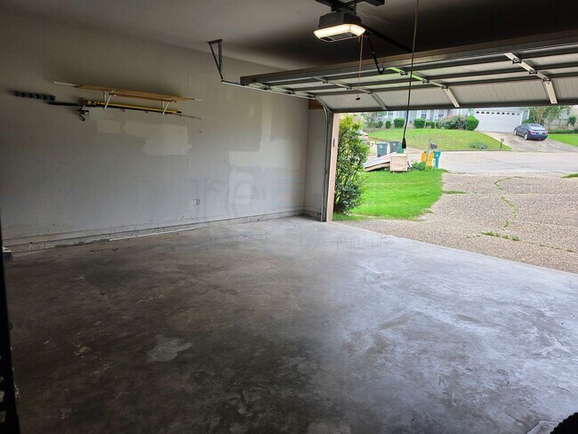 Building Photo - Great 3BR 2BA Find in Pleasant Tree Neighborhood!