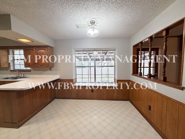 Building Photo - 1103 Scarlet Oaks Cir