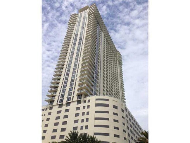 Building Photo - 16699 Collins Ave