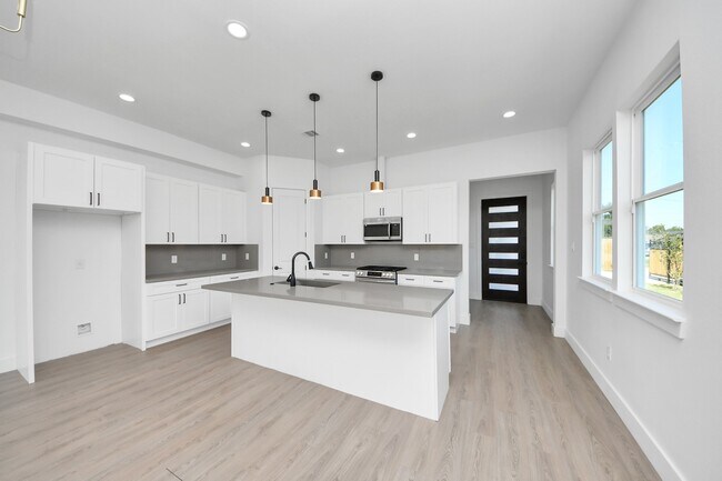 Building Photo - 4133 E Toliver St