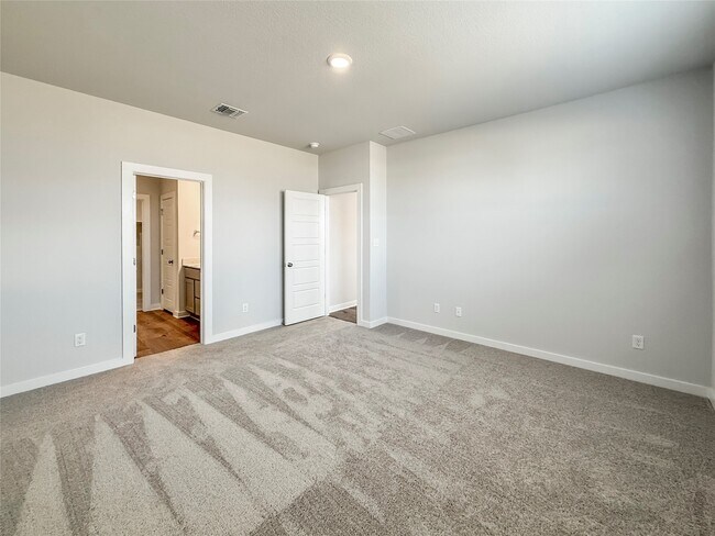 Building Photo - 2104 Lost Timbers Dr