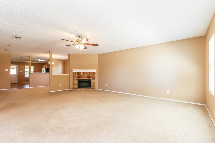 Building Photo - 548 Magdalen Ave