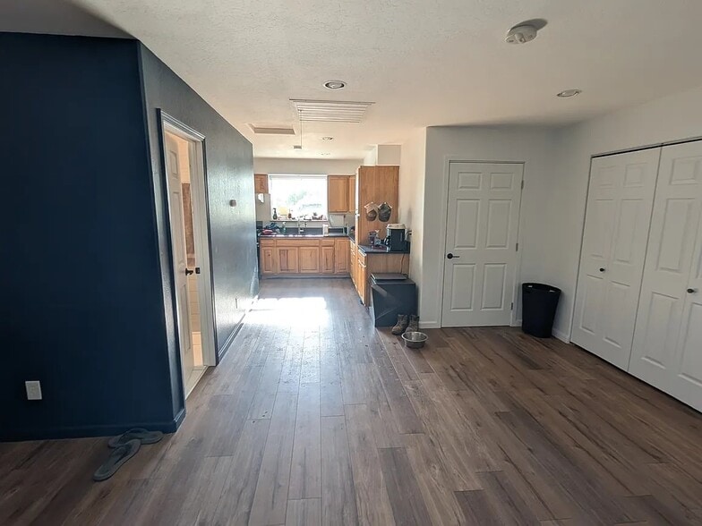 Building Photo - 290 Magpie Way