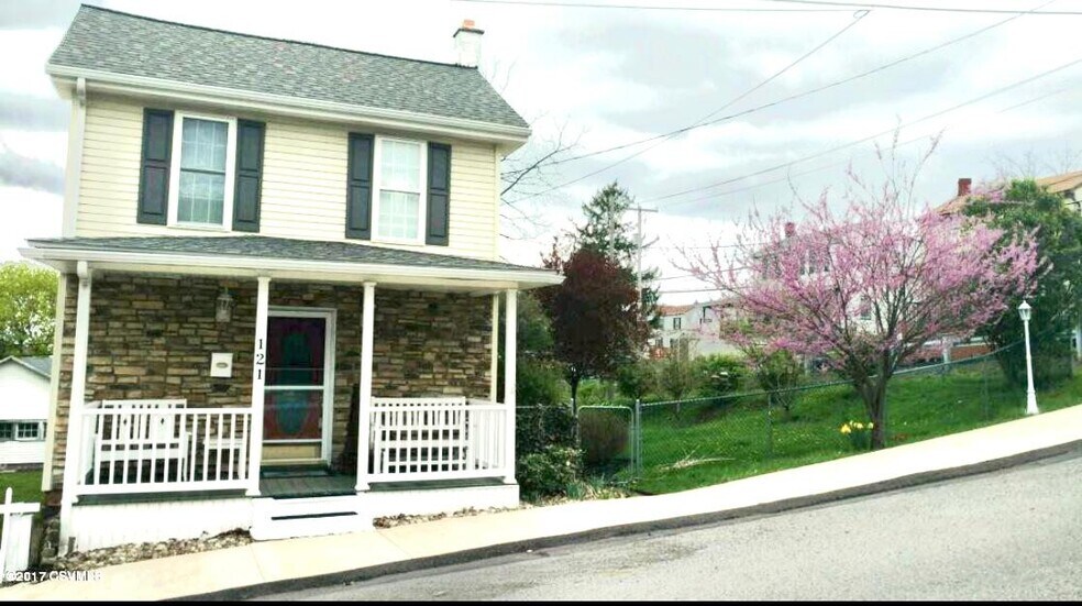Welcome to 1153 Vine with fenced in yard - 1153 Vine St
