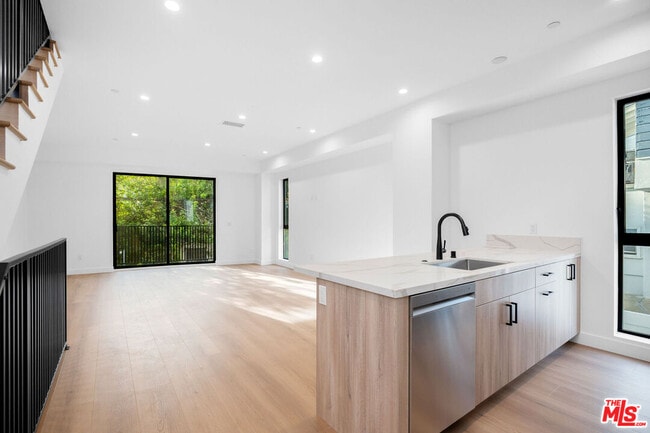 Building Photo - 1651 Selby Ave