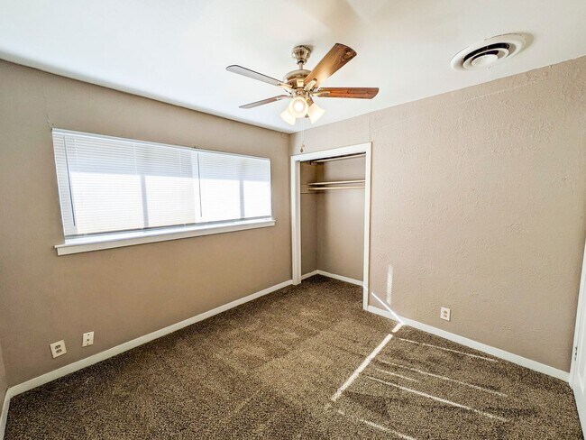 Building Photo - 3265 East Dr