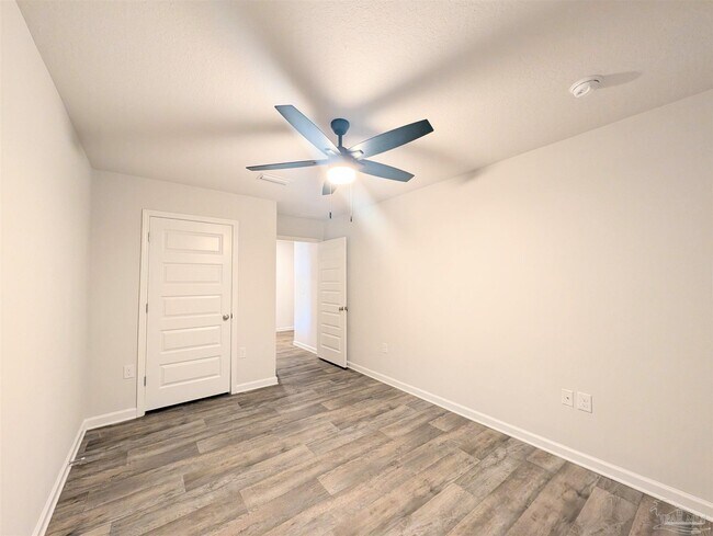 Building Photo - 7516 Oak Lake Blvd