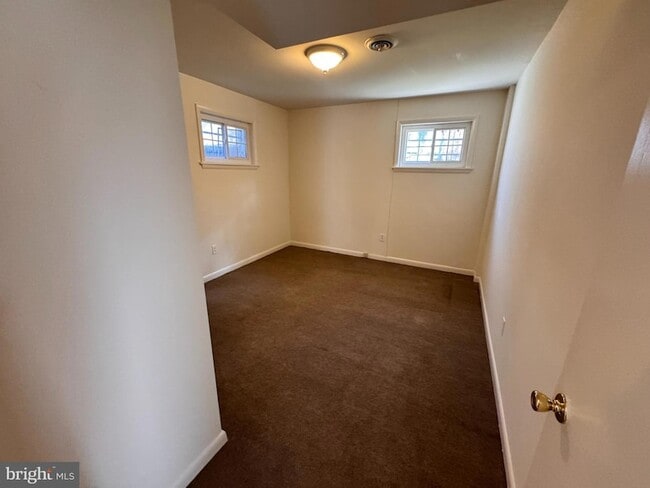 Building Photo - 2 Sundale Ln