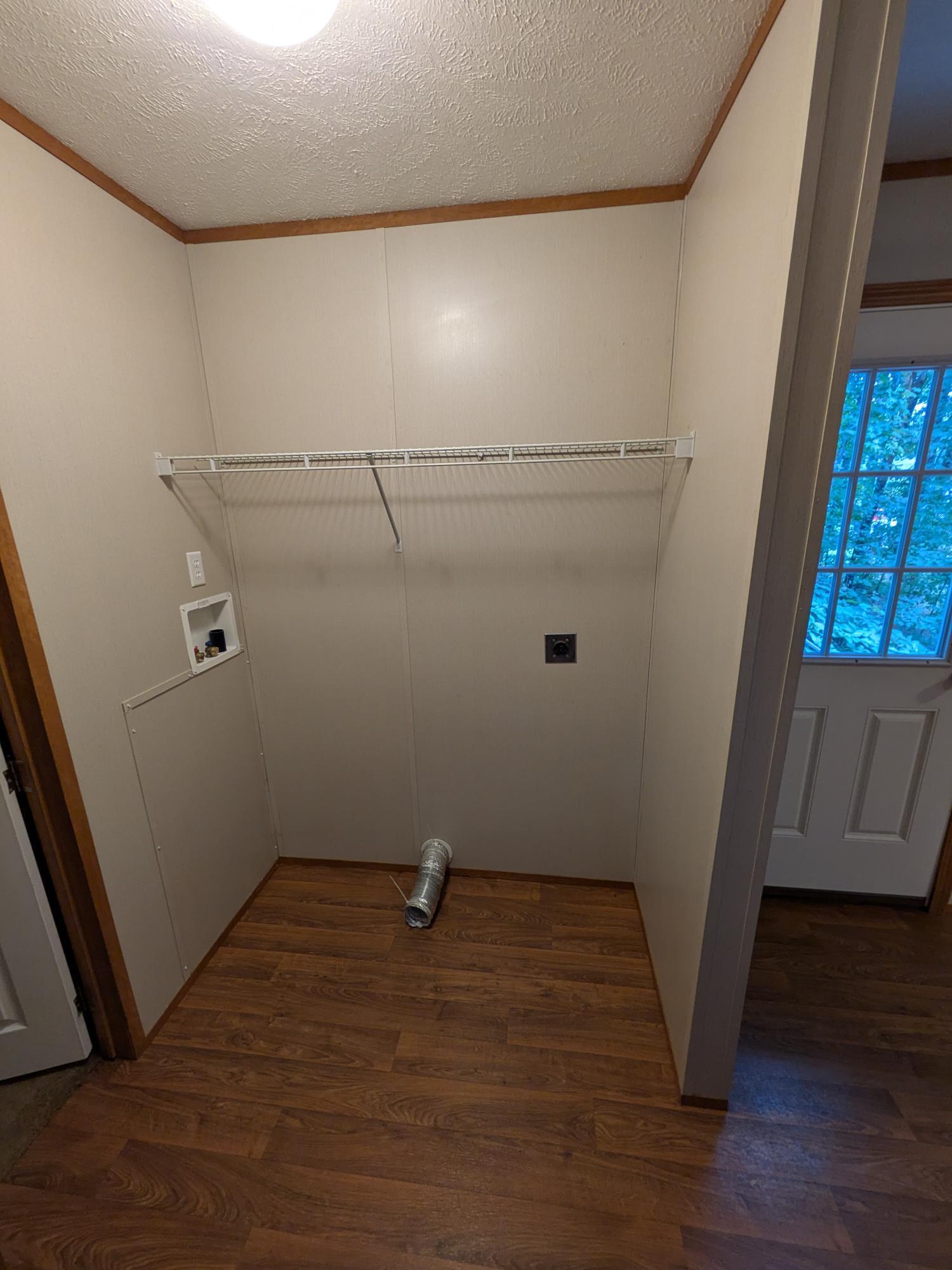 Building Photo - 204 Pine Grove Dr